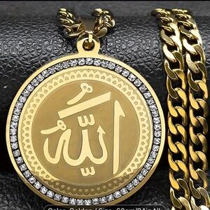 Gold Pendant Necklace with Chain